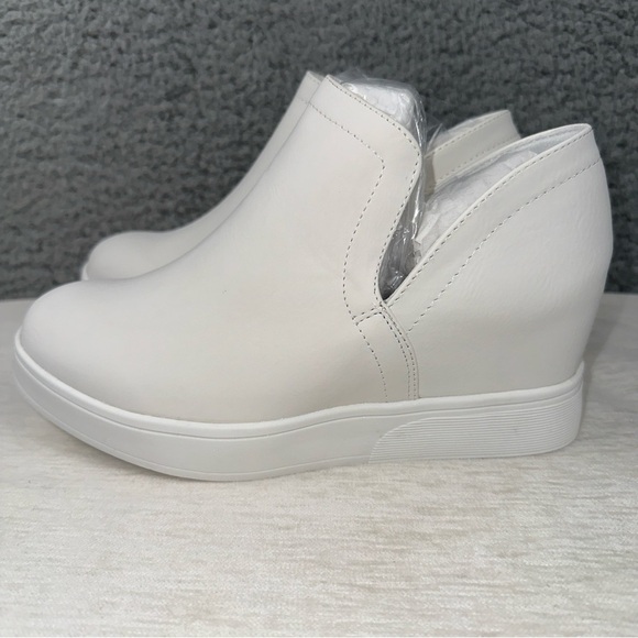 Journee Collection Shoes Womens 8.5 White Platform Slip On Wedge Sneaker NEW - Picture 1 of 7